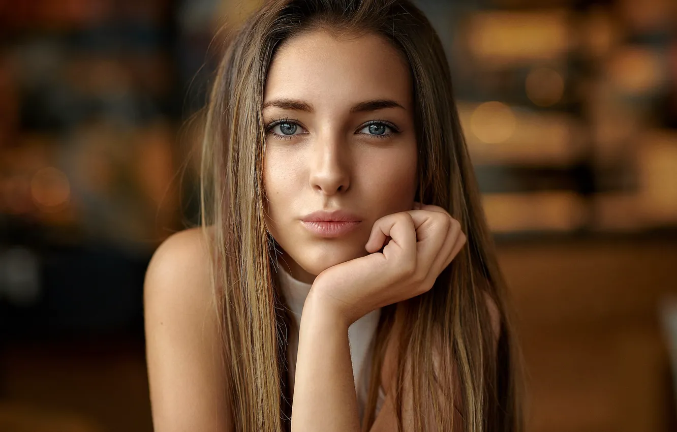 Blue Eyed Teen Model