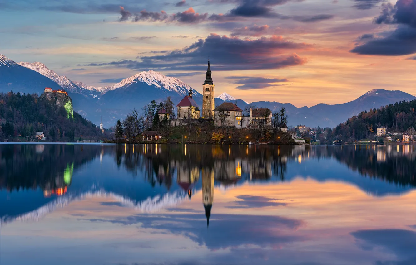 Фото обои закат, горы, озеро, отражение, остров, церковь, Словения, Lake Bled, Slovenia, Бледское озеро, Блед, Assumption of …