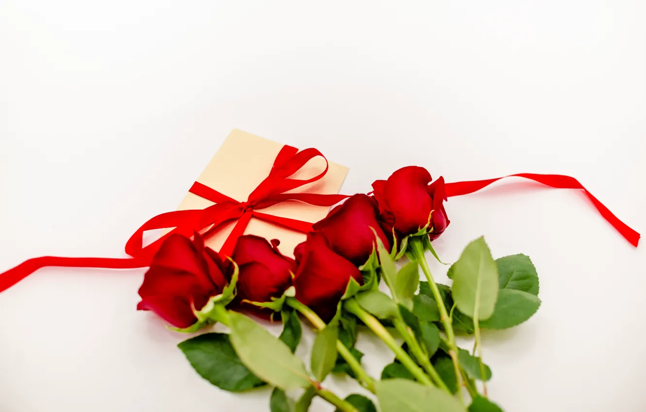 Фото обои подарок, розы, лента, красные, red, 8 марта, flowers, romantic, roses, gift box