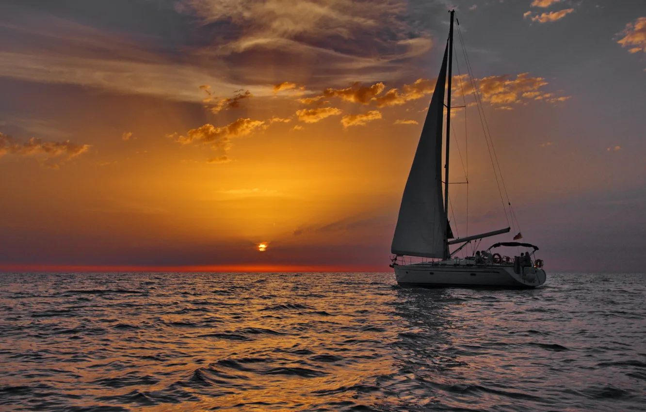 Фото обои небо, облака, закат, лодка, вечер, яхта, парус, night, boat, Средиземное море, sailing, Mediterranean sea, морская …
