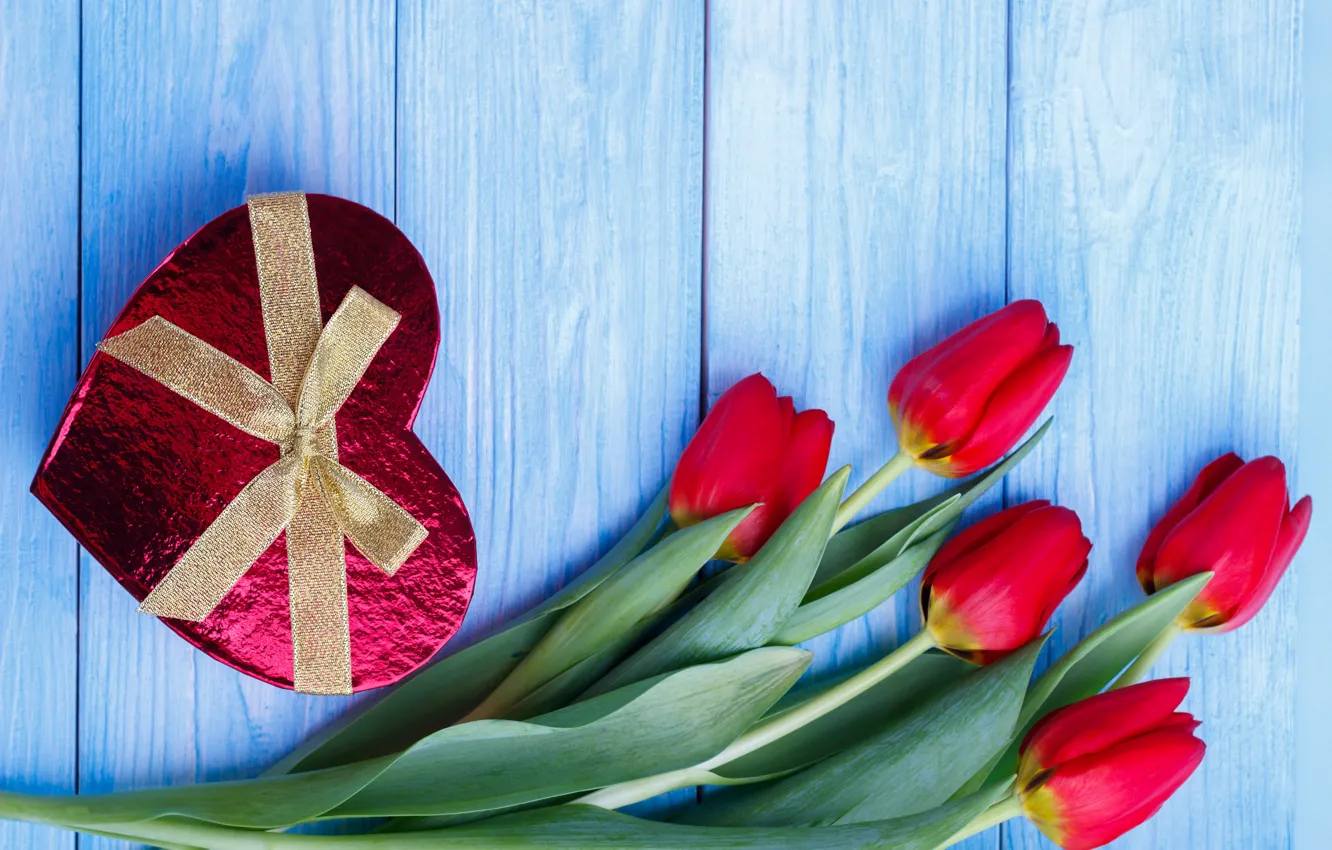Фото обои цветы, подарок, сердце, конфеты, тюльпаны, красные, red, heart, flowers, romantic, tulips, chocolate, valentine's day, gift …
