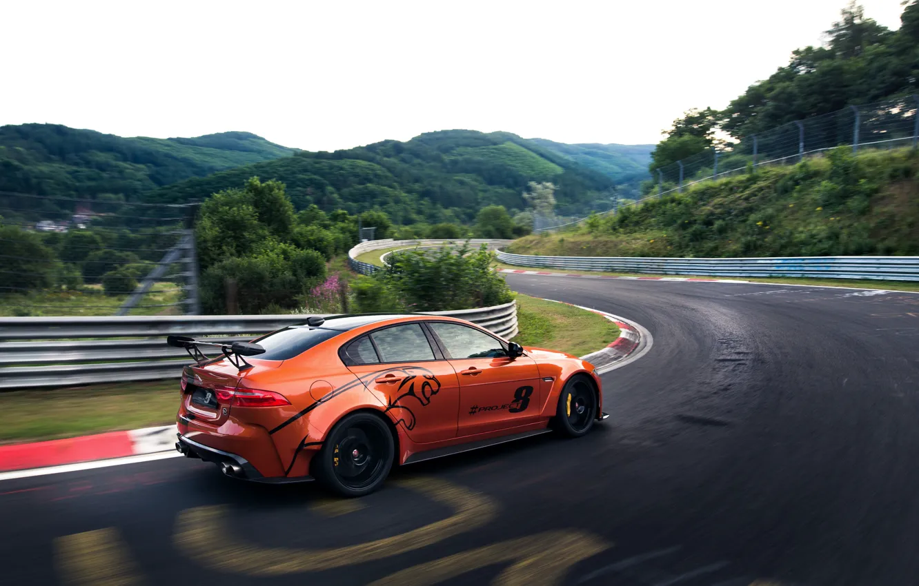 Фото обои оранжевый, движение, трасса, Jaguar, 2017, XE SV Project 8