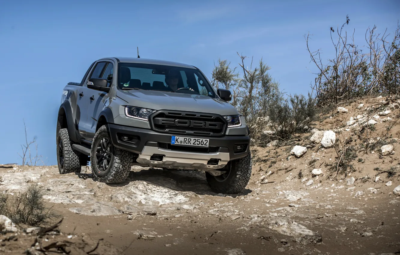 Фото обои небо, камни, серый, растительность, Ford, Raptor, пикап, Ranger, 2019