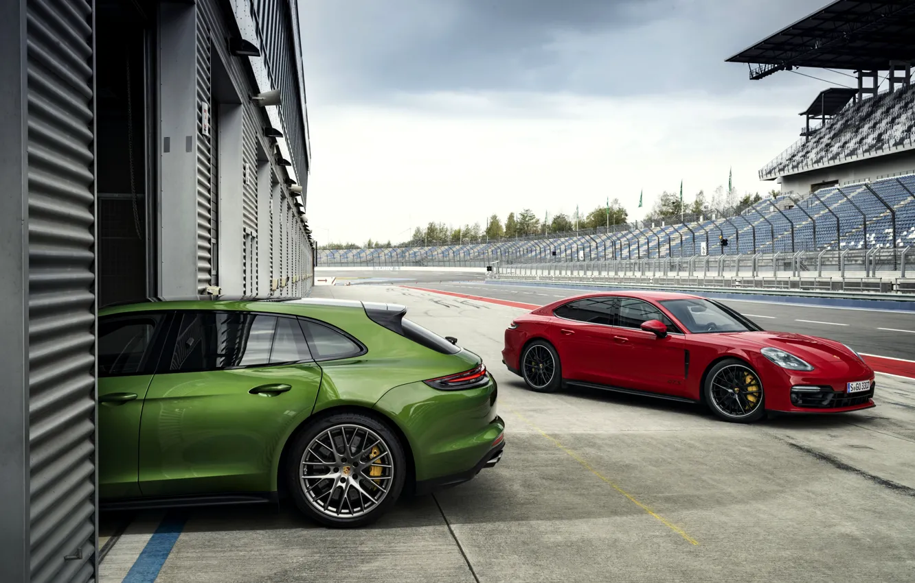 Фото обои Porsche, боксы, 2018, Panamera GTS, Panamera GTS Sport Turismo