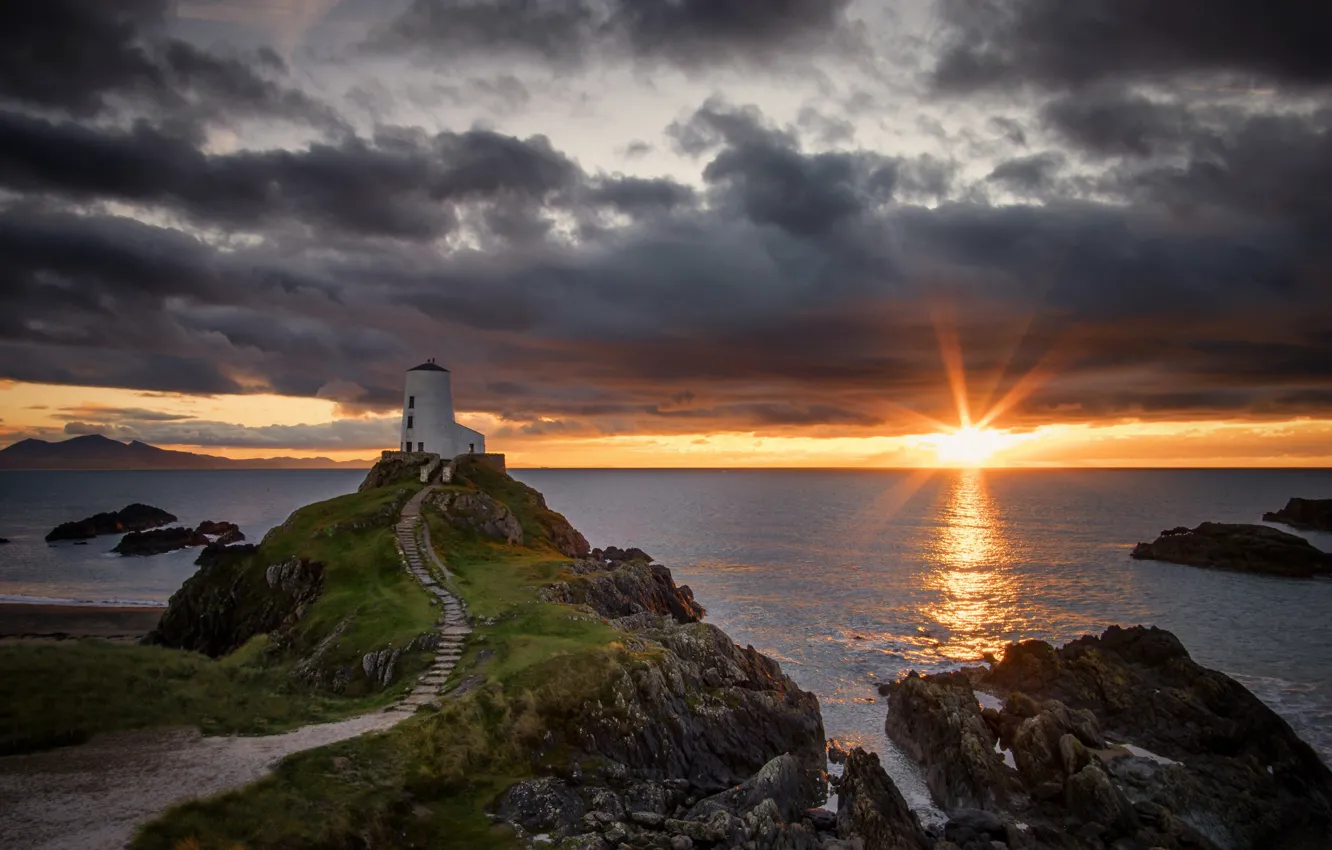 Фото обои закат, маяк, зарево, Уэльс, остров Инис Лландуйн