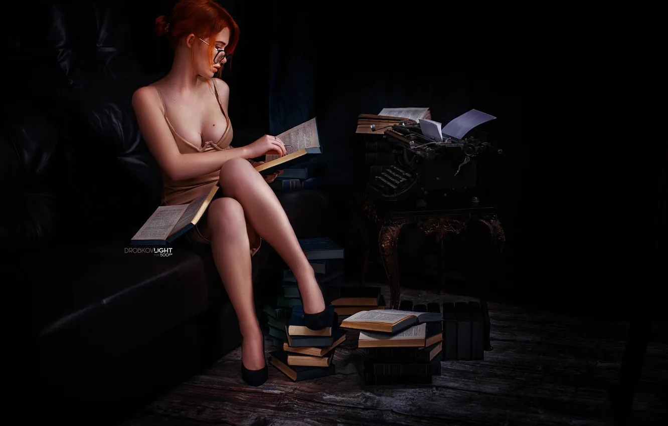 Фото обои грудь, девушка, книги, очки, сидит, Elvira, Alexander Drobkov-Light