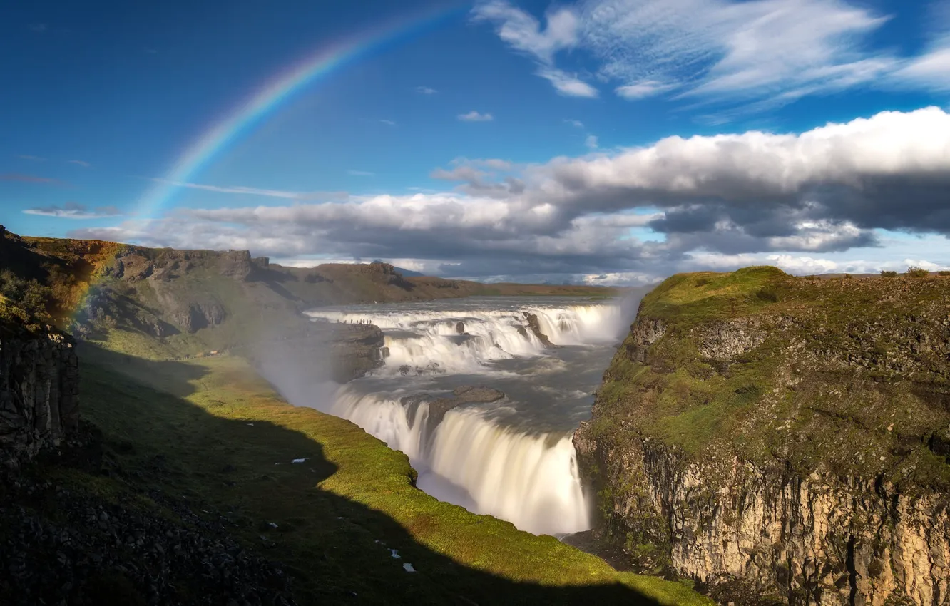 Фото обои небо, свет, горы, туман, синева, скалы, водопад, радуга, дымка