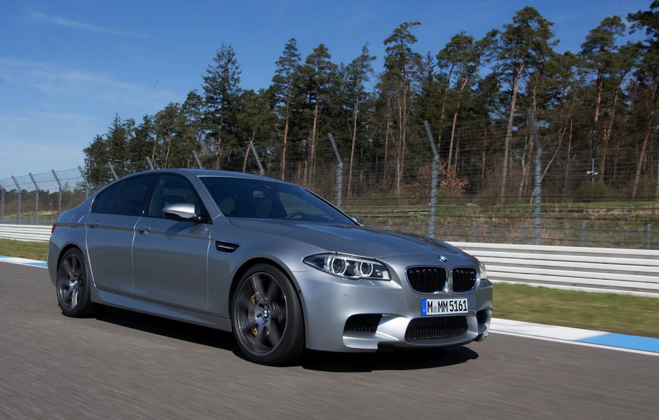 Фото обои серый, движение, BMW, седан, F10, 2013, M5, M5 Competition