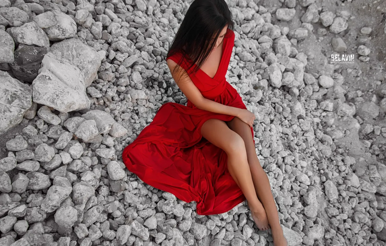 Фото обои девушка, камни, платье, ножки, Belavin, Александр Белавин