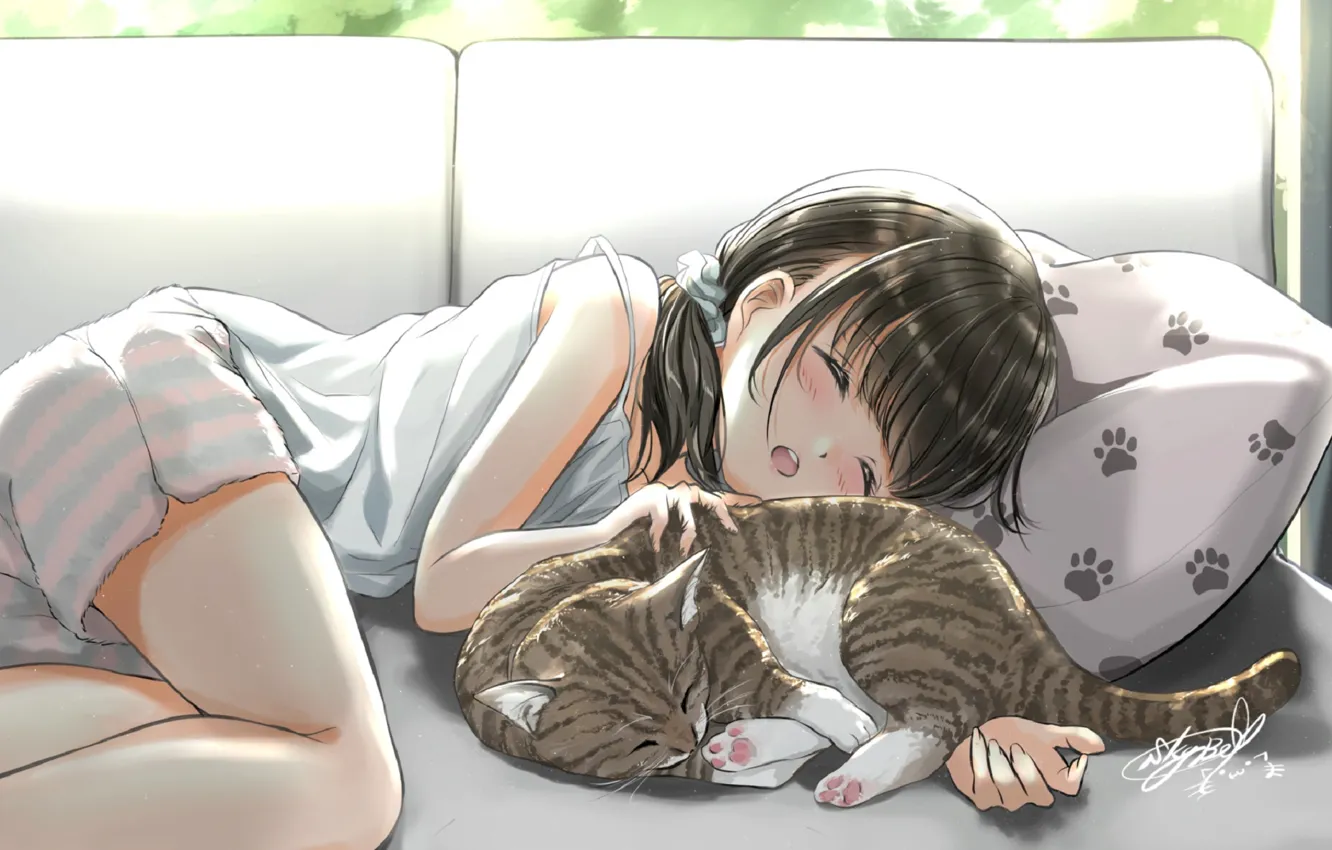 Фото обои спит, девочка, подушка, пижама, на диване, в комнате, полосатая кошка, сладкий сон, by Sora Sagano
