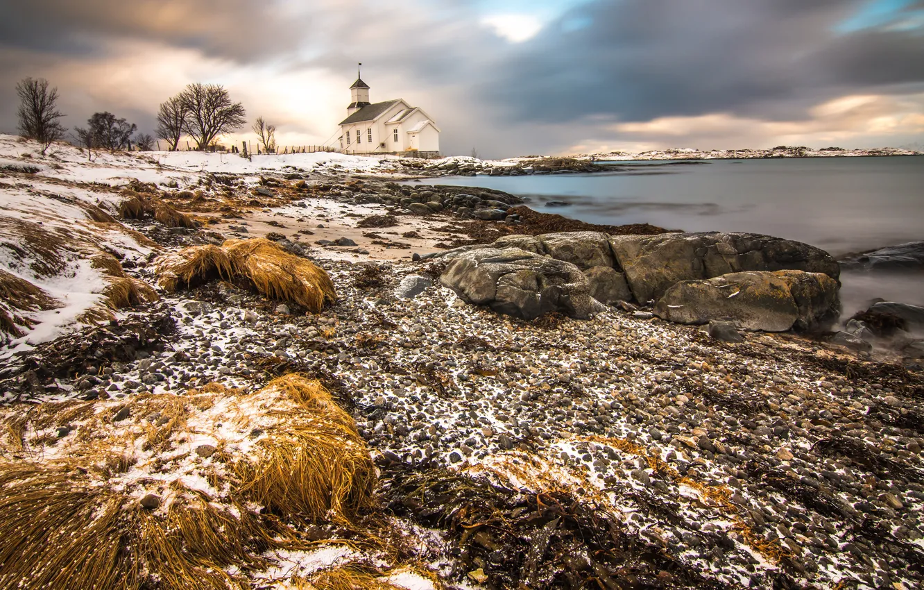 Фото обои зима, снег, берег, Норвегия, церковь, водоем, Лофотены