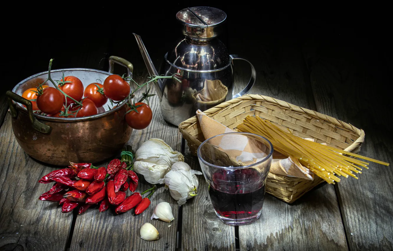 Фото обои spaghetti, aglio olio peperoncini, bicchiere di vino, buon cibo, dipingere con la luce, cibo