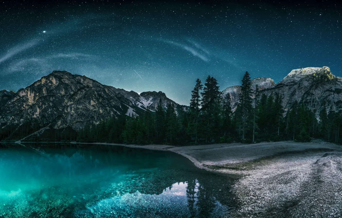Фото обои лес, пейзаж, горы, ночь, природа, озеро, звёзды, Италия, Доломиты