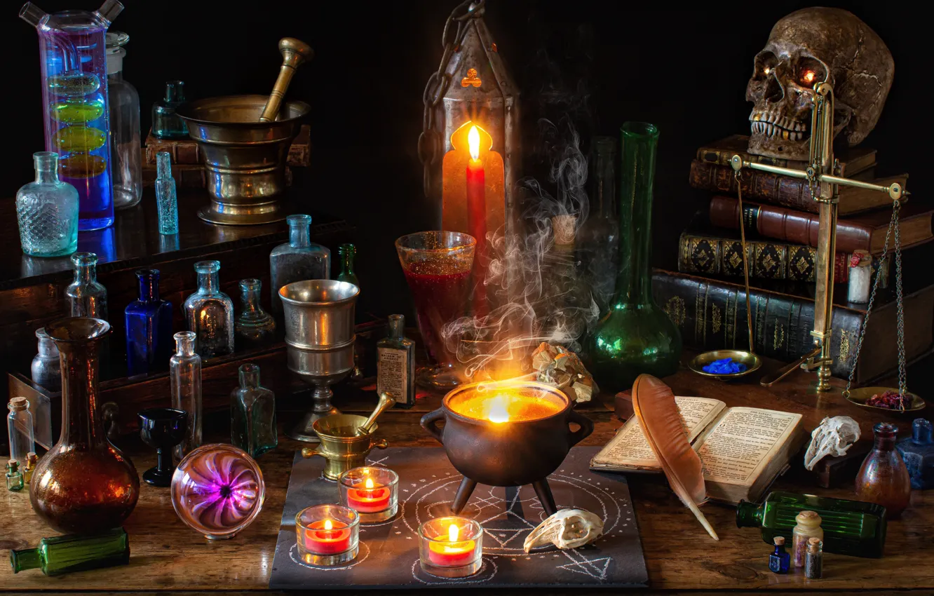 Фото обои пузырьки, перо, магия, книги, череп, свечи, Хеллоуин, котелок, колбы, колдовство, весы, ступка
