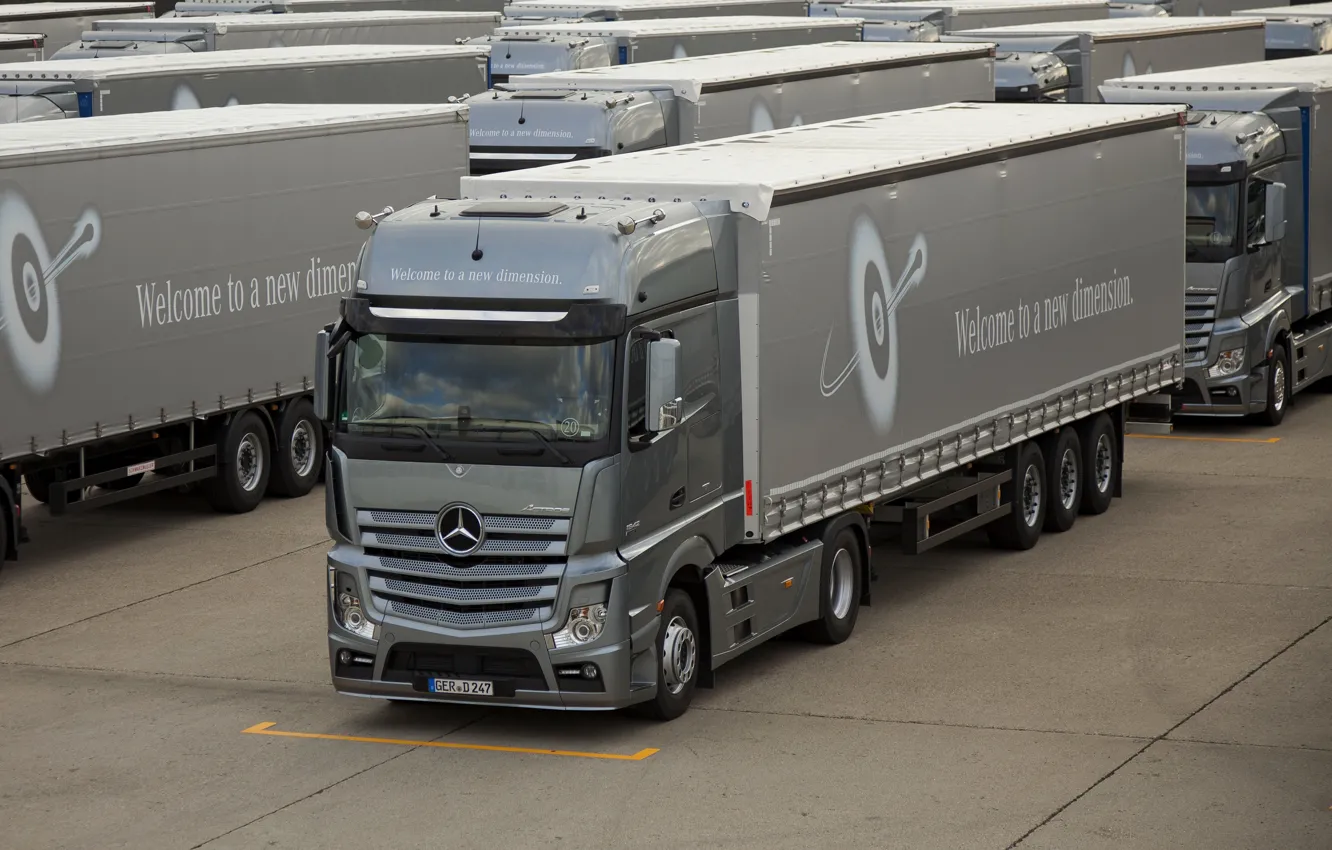 Фото обои грузовики, серый, Mercedes-Benz, стоянка, седельный тягач, 4x2, Actros
