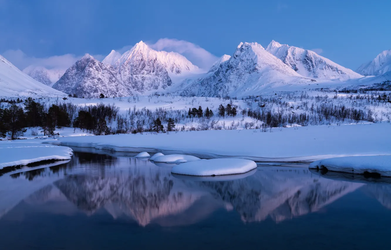 Фото обои зима, снег, деревья, горы, озеро, отражение, Норвегия