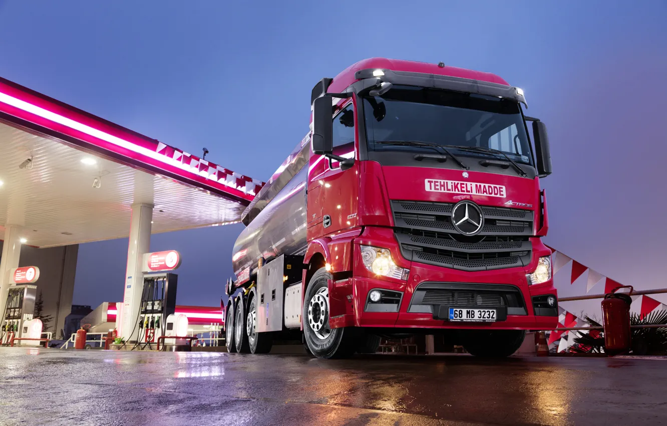Фото обои Mercedes Benz, tanker, Actros, gas station, 3232