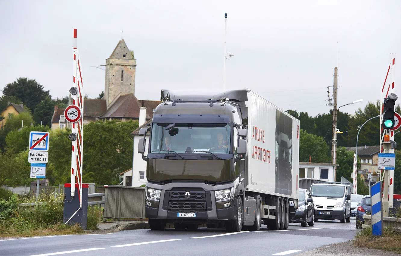 Фото обои мост, знаки, грузовик, Renault, автомобили, седельный тягач, 4x2, полуприцеп, Renault Trucks, T-series
