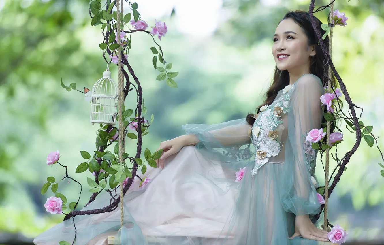 Фото обои улыбка, качели, розы, азиатка, smile, размытый фон, swing, asian, roses, blurred background, transparent clothes, прозрачные …