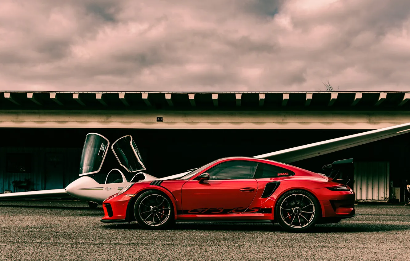 Фото обои красный, спорткар, самолёт, Porsche 911, Porsche 911 GT3 RS, планёр