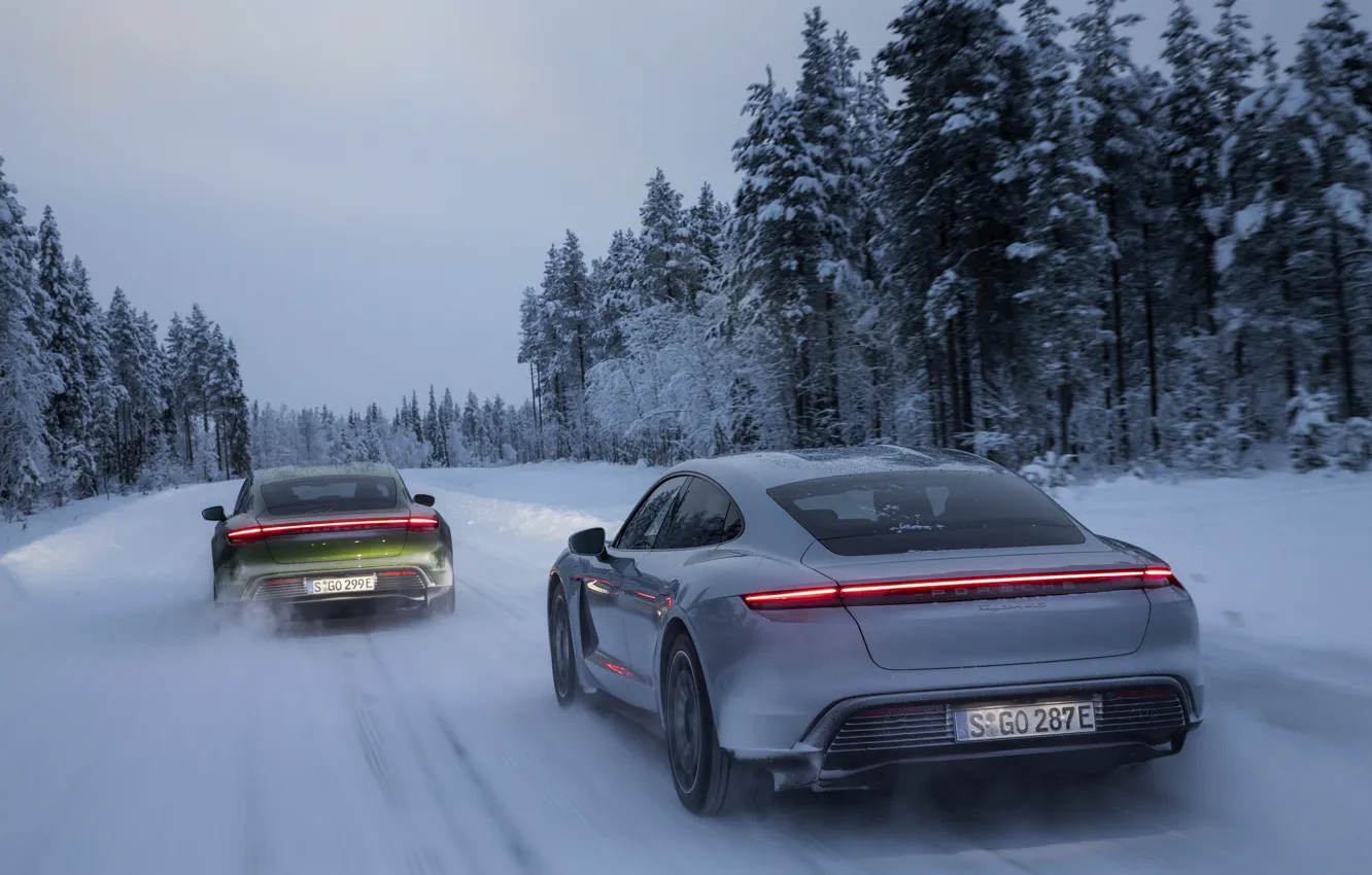 Фото обои зима, снег, Porsche, на дороге, 2020, Taycan, Taycan 4S