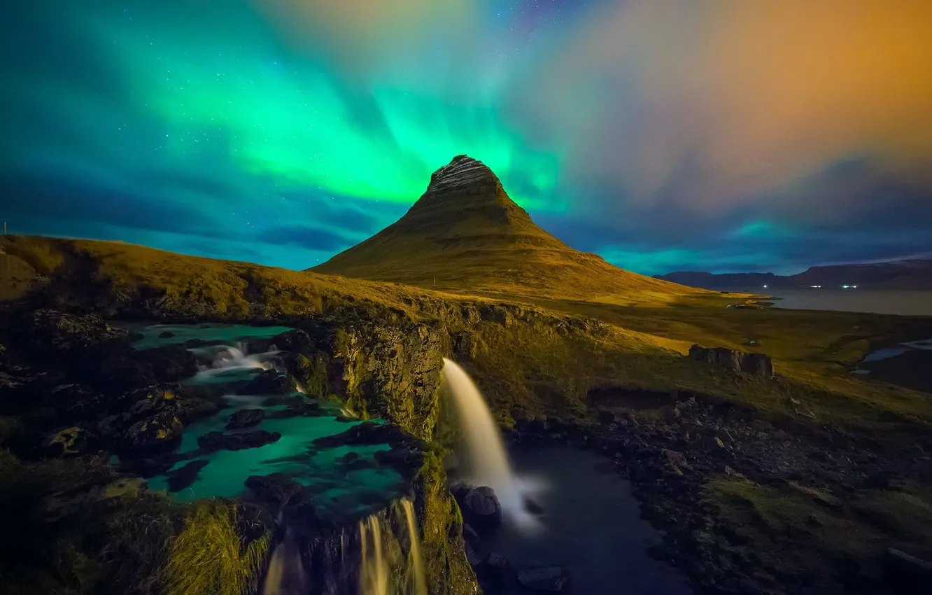 Фото обои пейзаж, горы, водопад, красота, простор, Исландия, полярное сияние, Kirkjufell