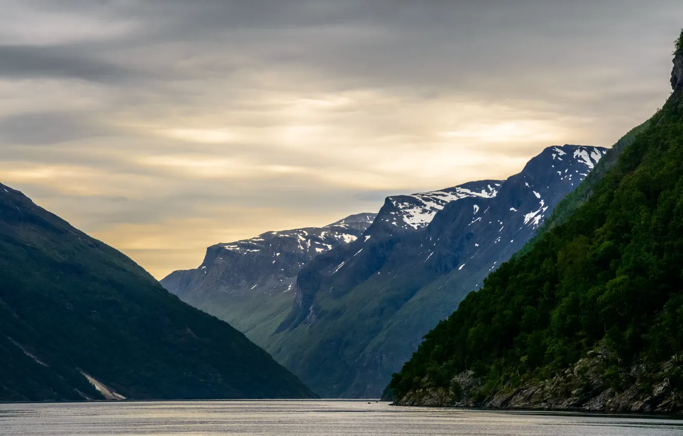 Фото обои небо, облака, деревья, горы, природа, скалы, фьорд