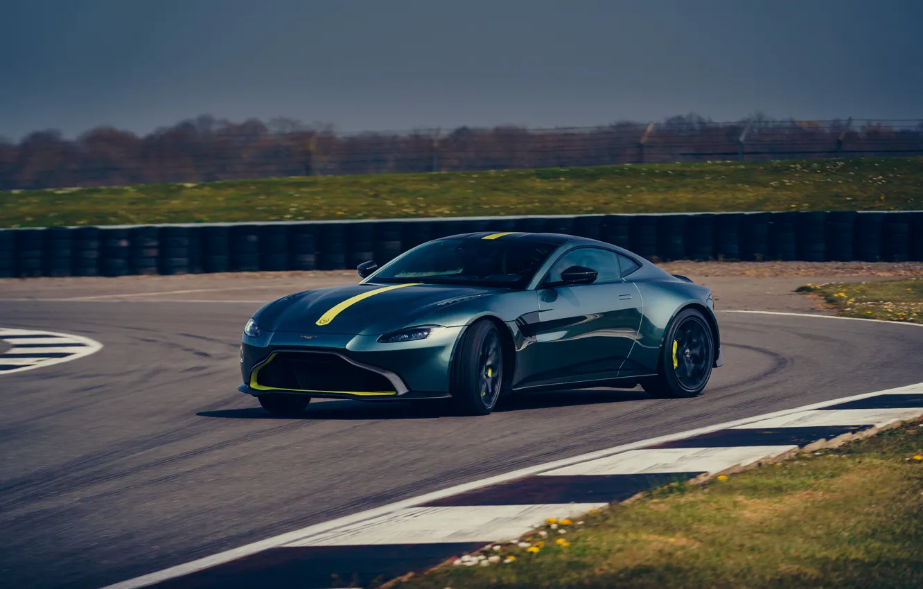 Фото обои Aston Martin, купе, Vantage, на трассе, МКПП, AMR, 2019, 510 л.с., 4 л., V8 twin-turbo