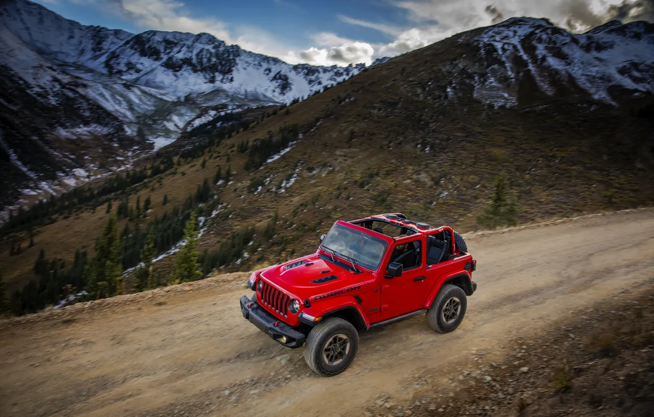 Фото обои горы, красный, скорость, грунтовка, 2018, Jeep, Wrangler Rubicon