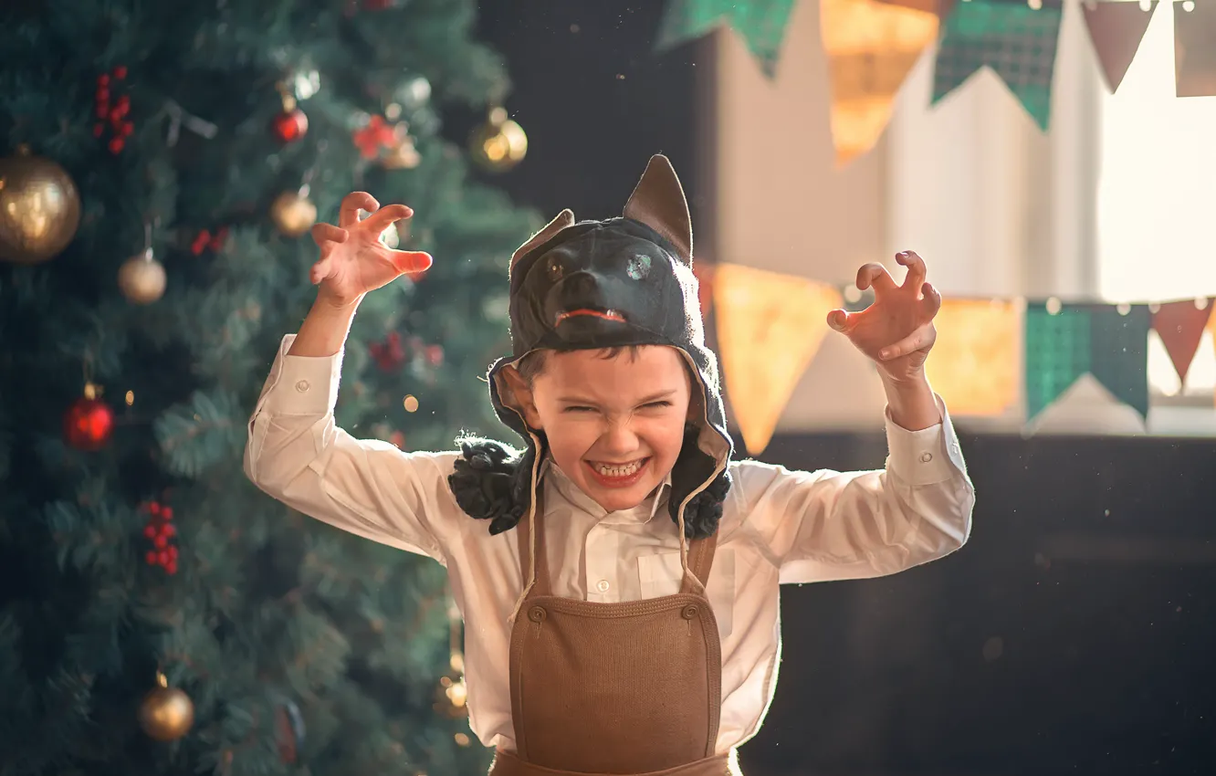 Фото обои праздник, новый год, волк, мальчик, маска, ёлка, ребёнок, Марианна Смолина