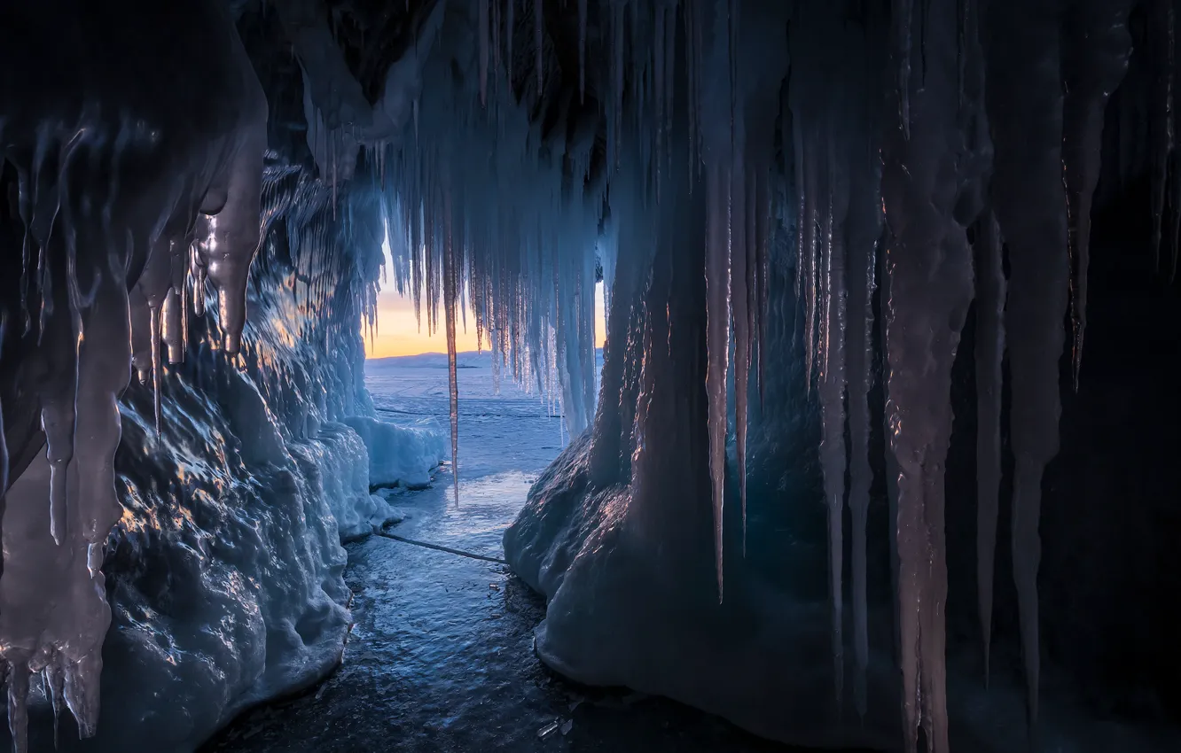 Фото обои закат, природа, озеро, лёд, сосульки, Байкал, пещера