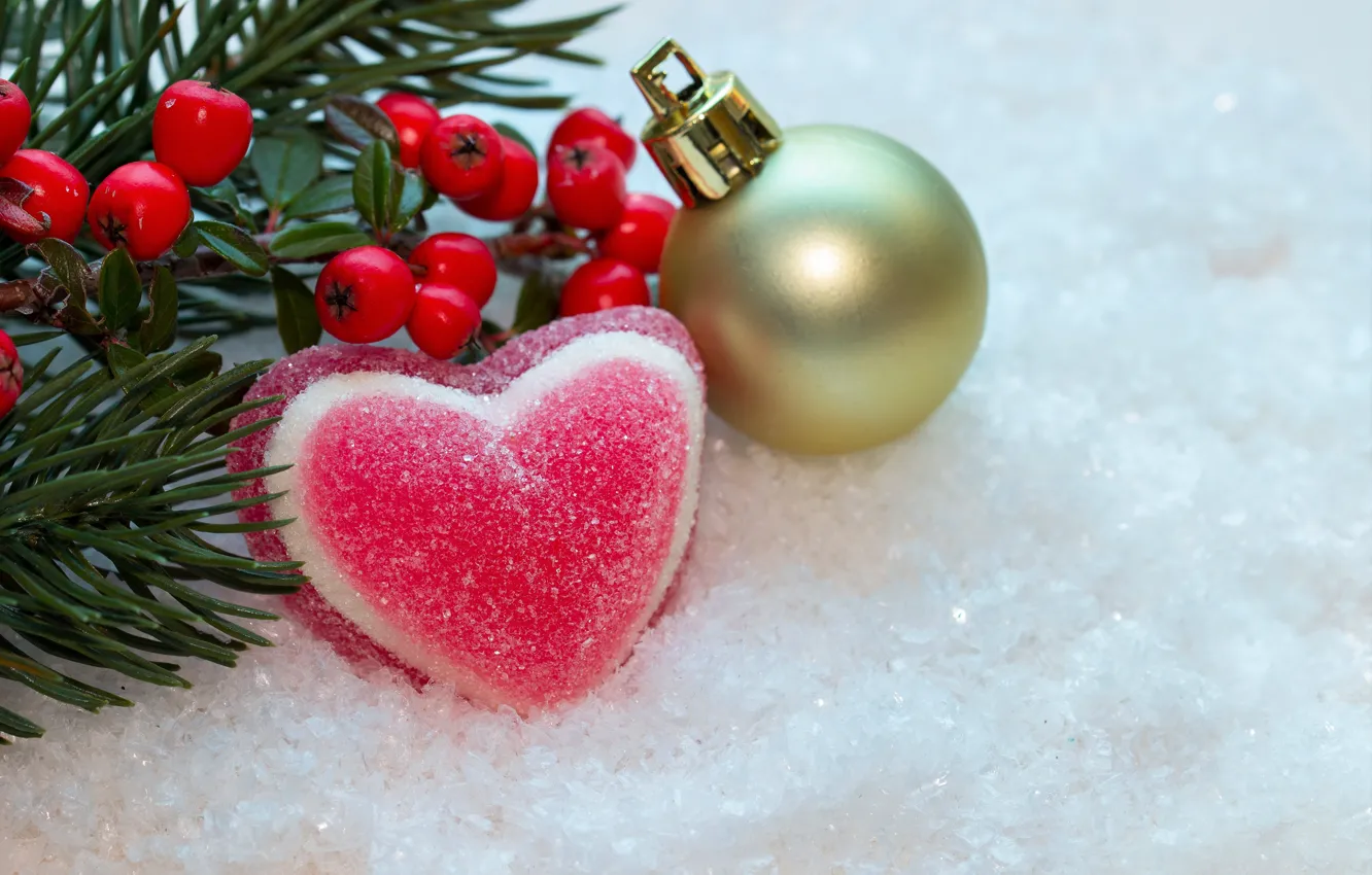Фото обои зима, снег, ягоды, сердце, новый год, шар, рождество, berry, christmas, heart, winter, snow, сладкое, sweet, …
