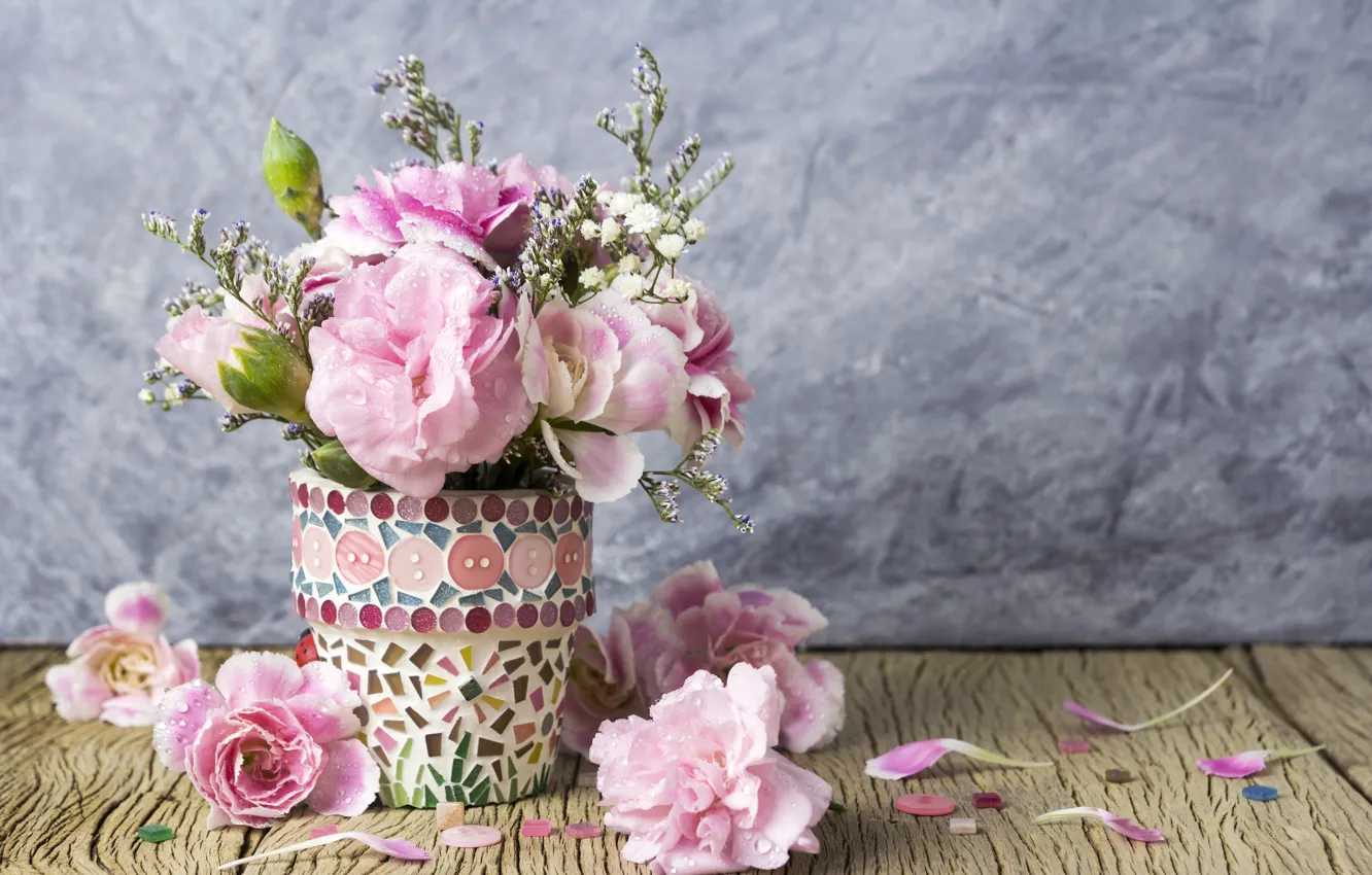 Фото обои цветы, лепестки, ведро, розовые, vintage, wood, pink, flowers, beautiful, romantic
