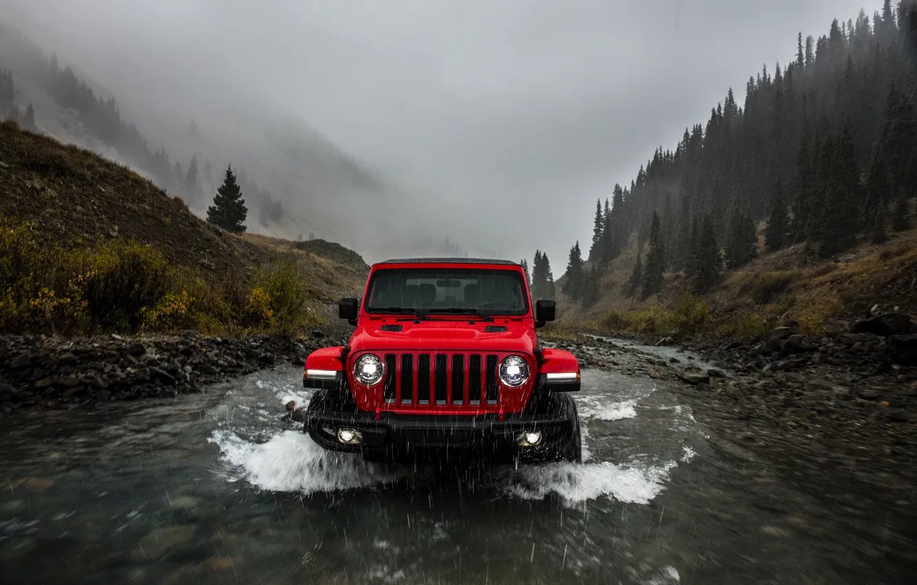 Фото обои вода, красный, дождь, пасмурно, 2018, Jeep, Wrangler Rubicon