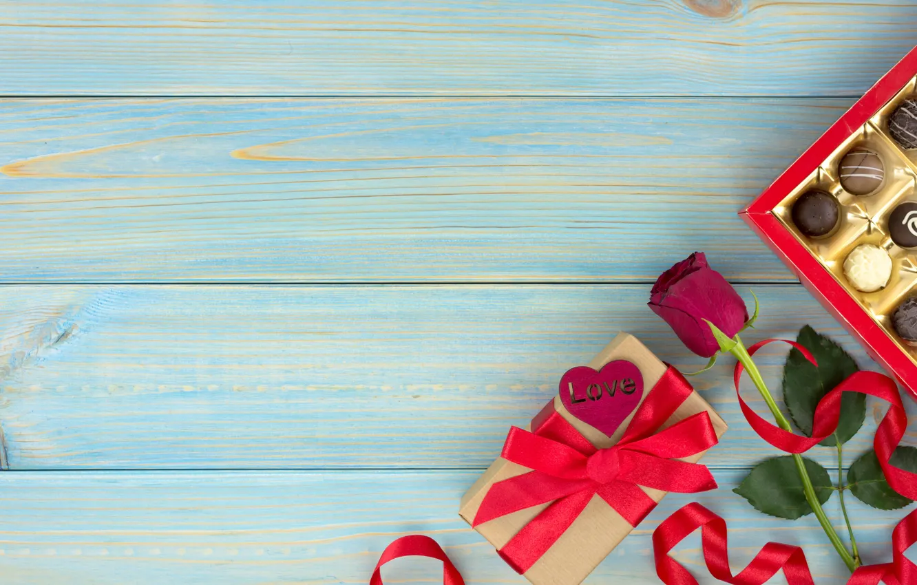Фото обои подарок, шоколад, розы, конфеты, сердечки, красные, red, love, wood, flowers, romantic, hearts, chocolate, valentine's day, …
