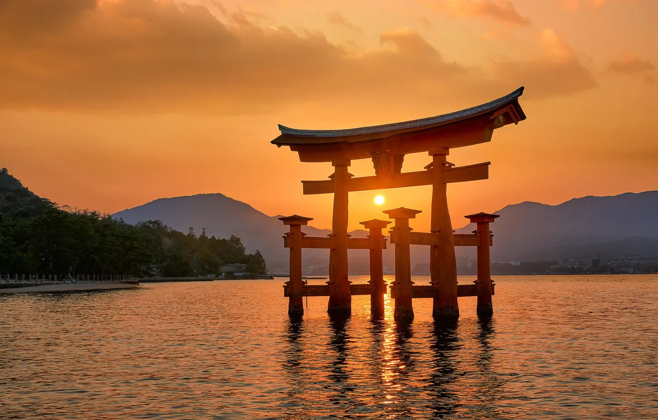 Фото обои море, закат, горы, Япония, Japan, врата, тории, Itsukushima Shrine, Гора Мисэн, Seto Inland Sea, Остров …