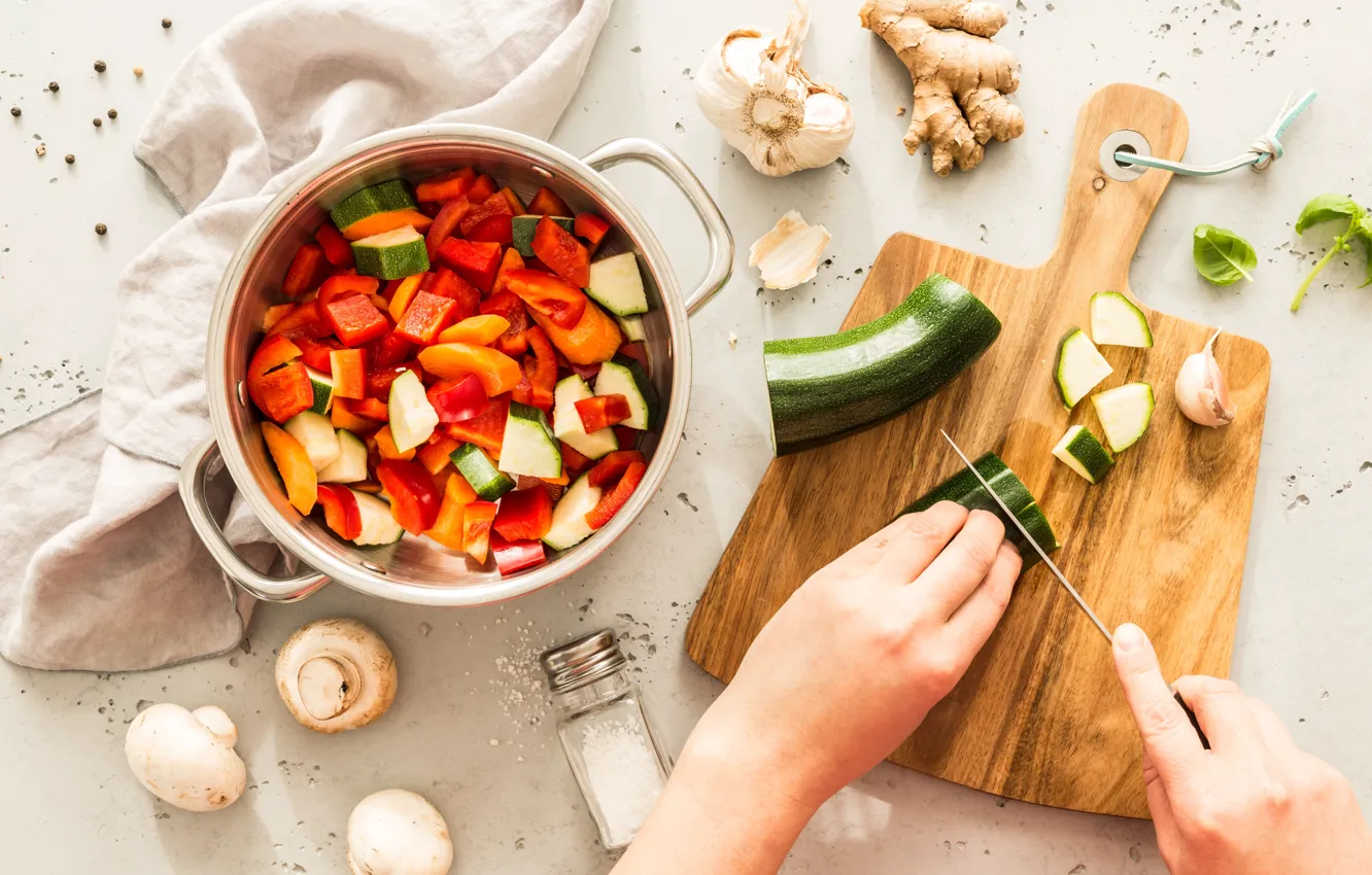 Фото обои woman, knife, salad, cooking, cucumbers. 