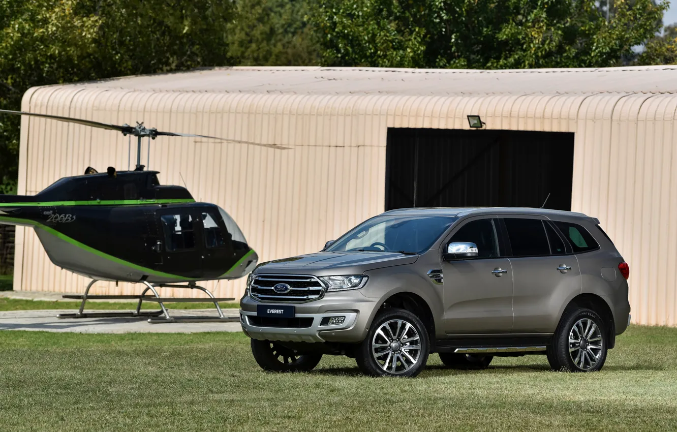 Фото обои газон, Ford, ангар, вертолёт, Everest, Limited, 4WD, 2019