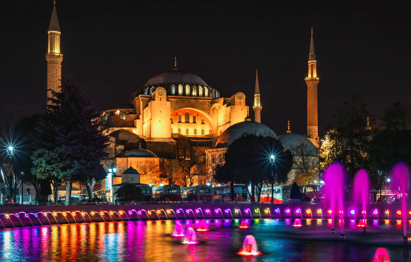 Фото обои ночь, город, освещение, фонтан, Стамбул, Турция, Собор Святой Софии, Айя-София, Александр Безмолитвенный, Большая мечеть