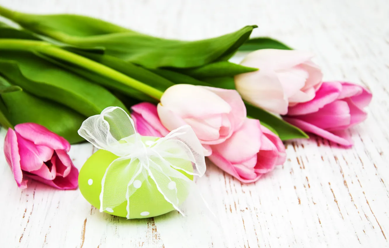 Фото обои цветы, яйца, Пасха, тюльпаны, happy, wood, pink, flowers, tulips, Easter, eggs, decoration