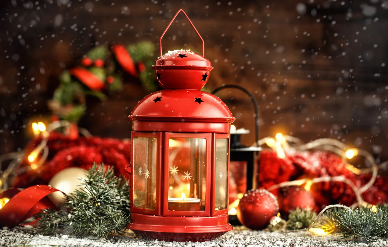 Фото обои шарики, снег, красный, свеча, Рождество, фонарь, Новый год, хвоя, боке, новогодние украшения